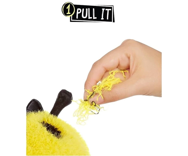 plukknuffel bij met verborgen lieveheersbeestje