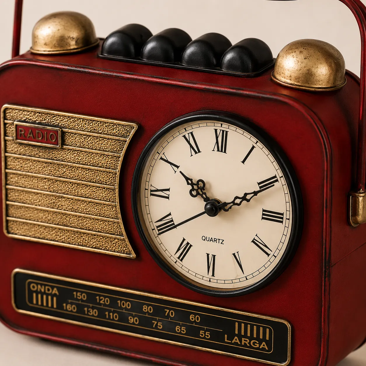 Close-up van het Retro Radio Sleutelkastje met vintage metalen details