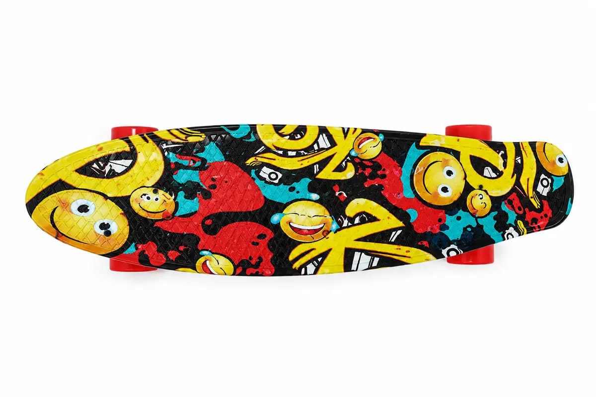 Bovenaanzicht van skateboard met smiley- en graffiti-print