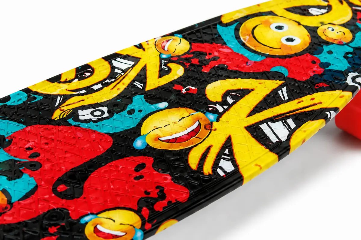 Detail van reliëfdeck met kleurrijke smiley-print voor extra grip