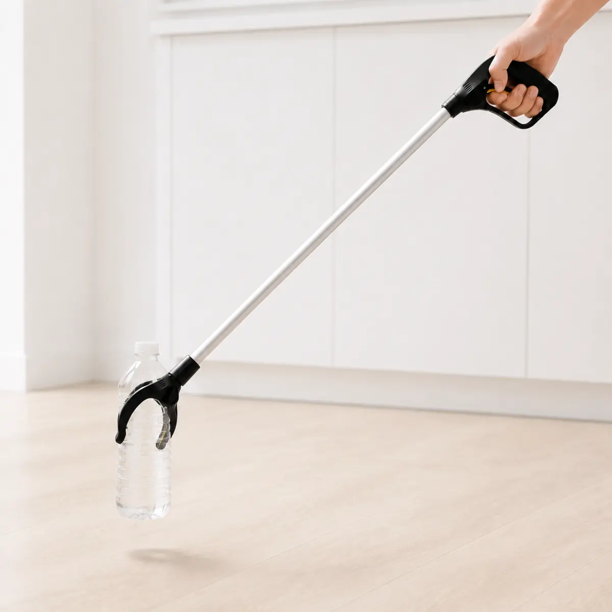Grijper met magneet 76 cm pakt plastic fles op