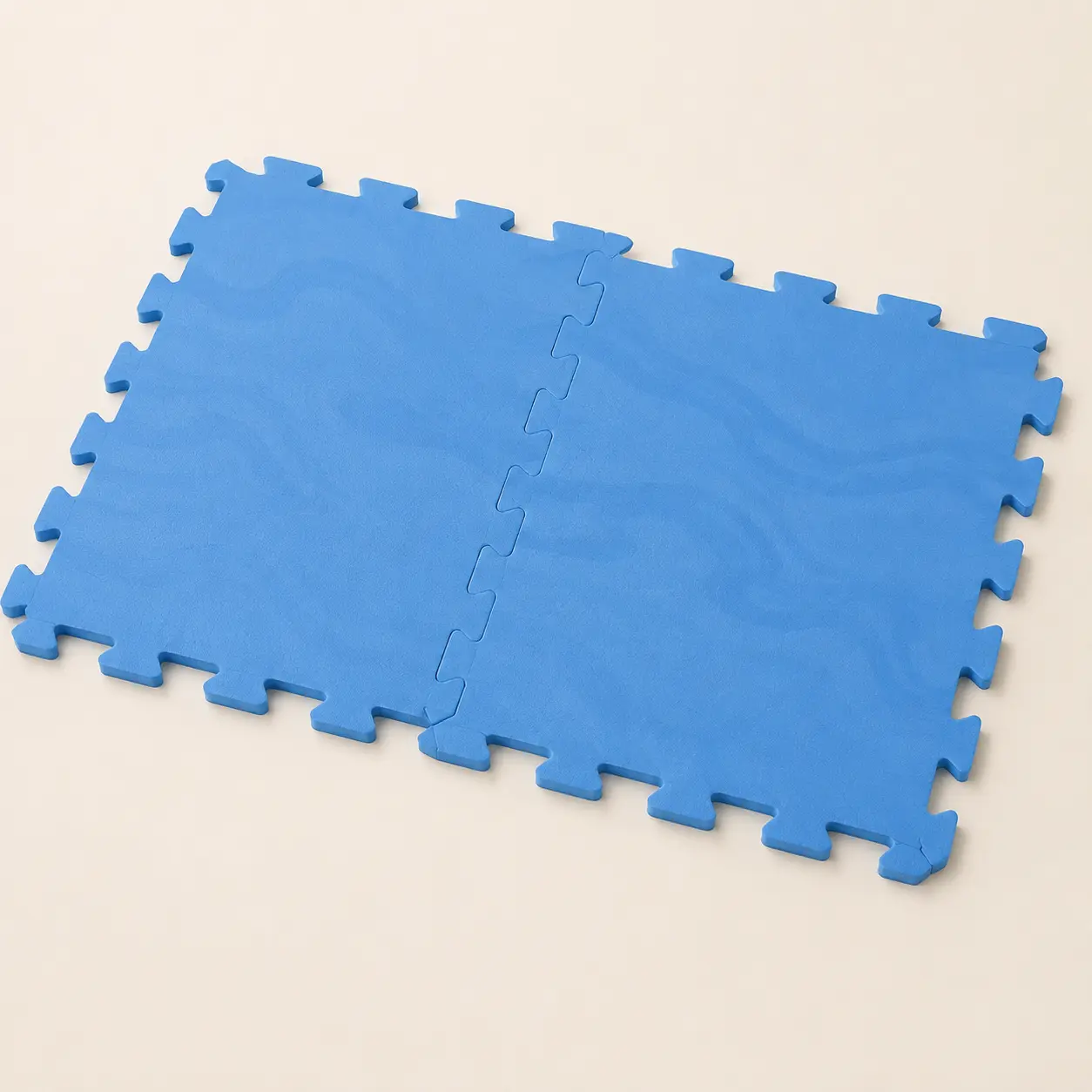 Detail van puzzelverbinding van blauwe vloerbeschermingsmatten