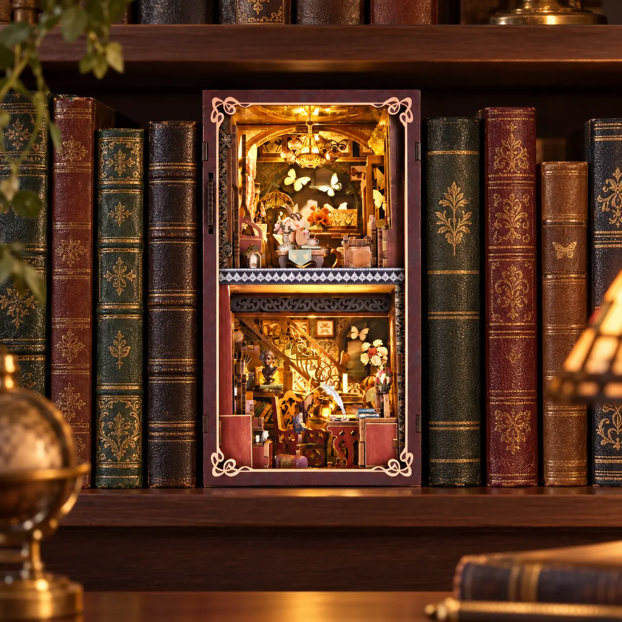 Verlichte THAR Butterfly Collector’s Room als sfeervolle boekenkastdecoratie