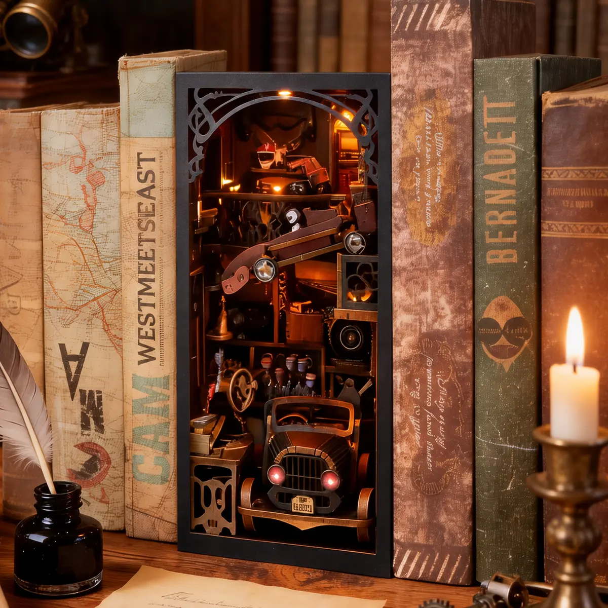 THAR Book Nook Garage Time als sfeervolle boekenkastdecoratie tussen boeken