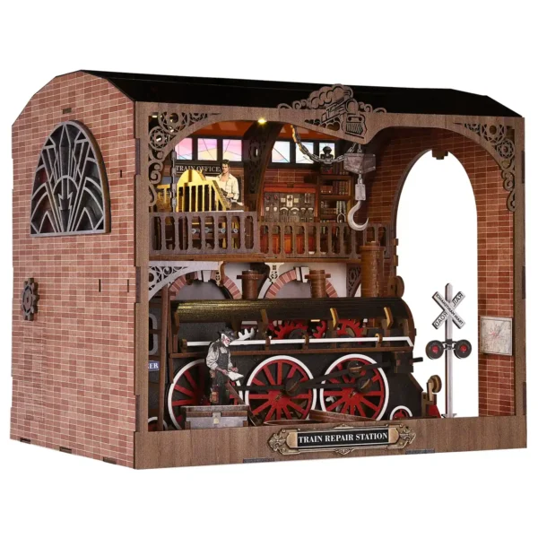 THAR Book Nook Train Repair Station verlichte treinwerkplaats schuin van voren