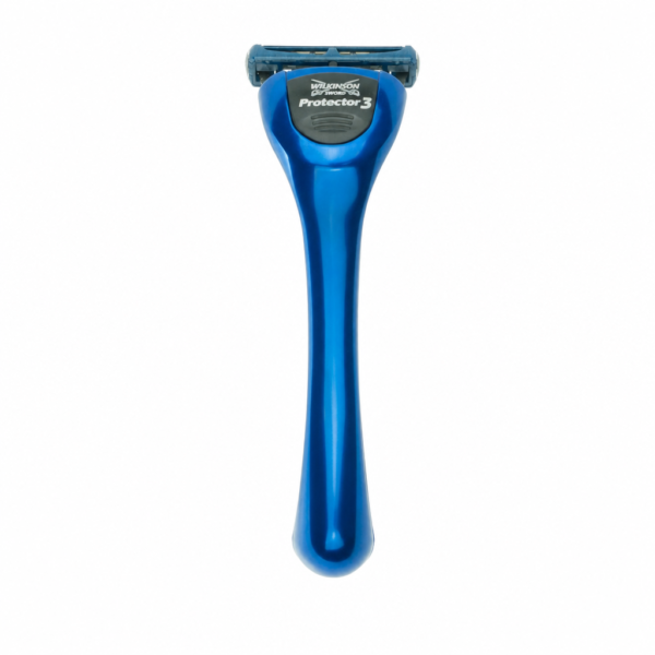 Blauw Wilkinson Sword Protector 3 scheersysteem met handvat en scheermesje tegen een witte achtergrond
