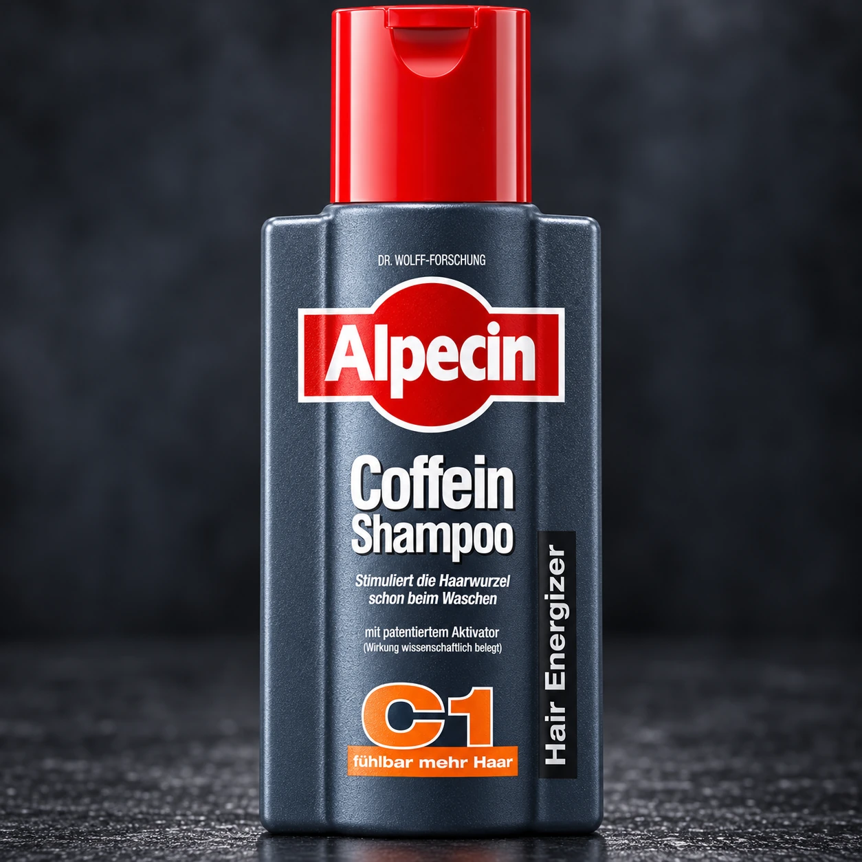 Close-up van de Alpecin C1 fles met rode dop en donkergrijze verpakking