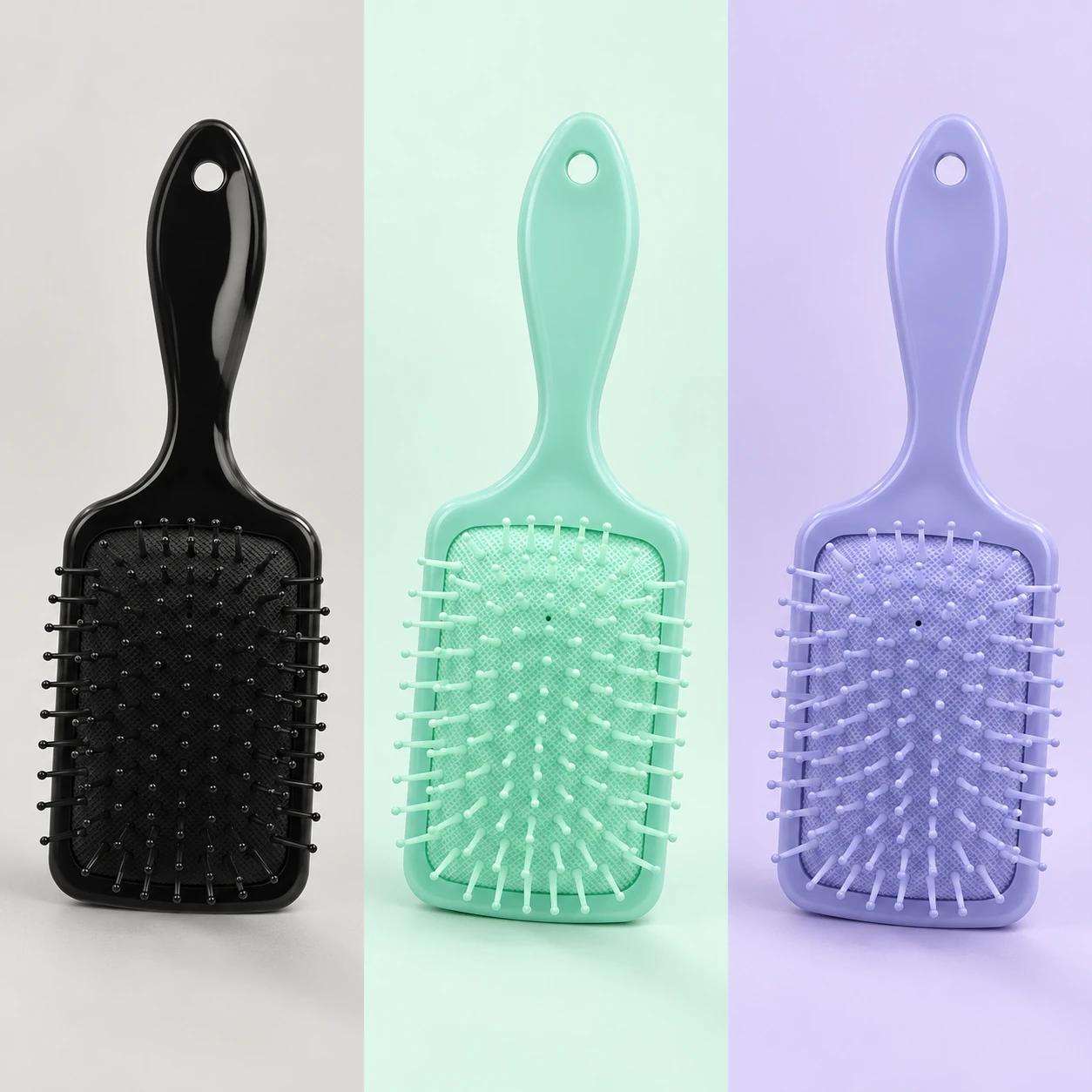 Drie vierkante Elina Hair haarborstels in zwart, mintgroen en lila tegen bijpassende kleurvlakken