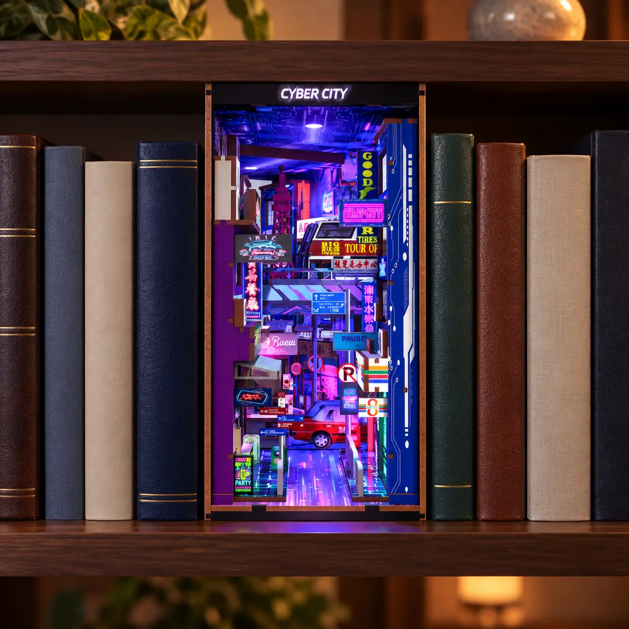 THAR Cyber City book nook tussen boeken in een boekenkast