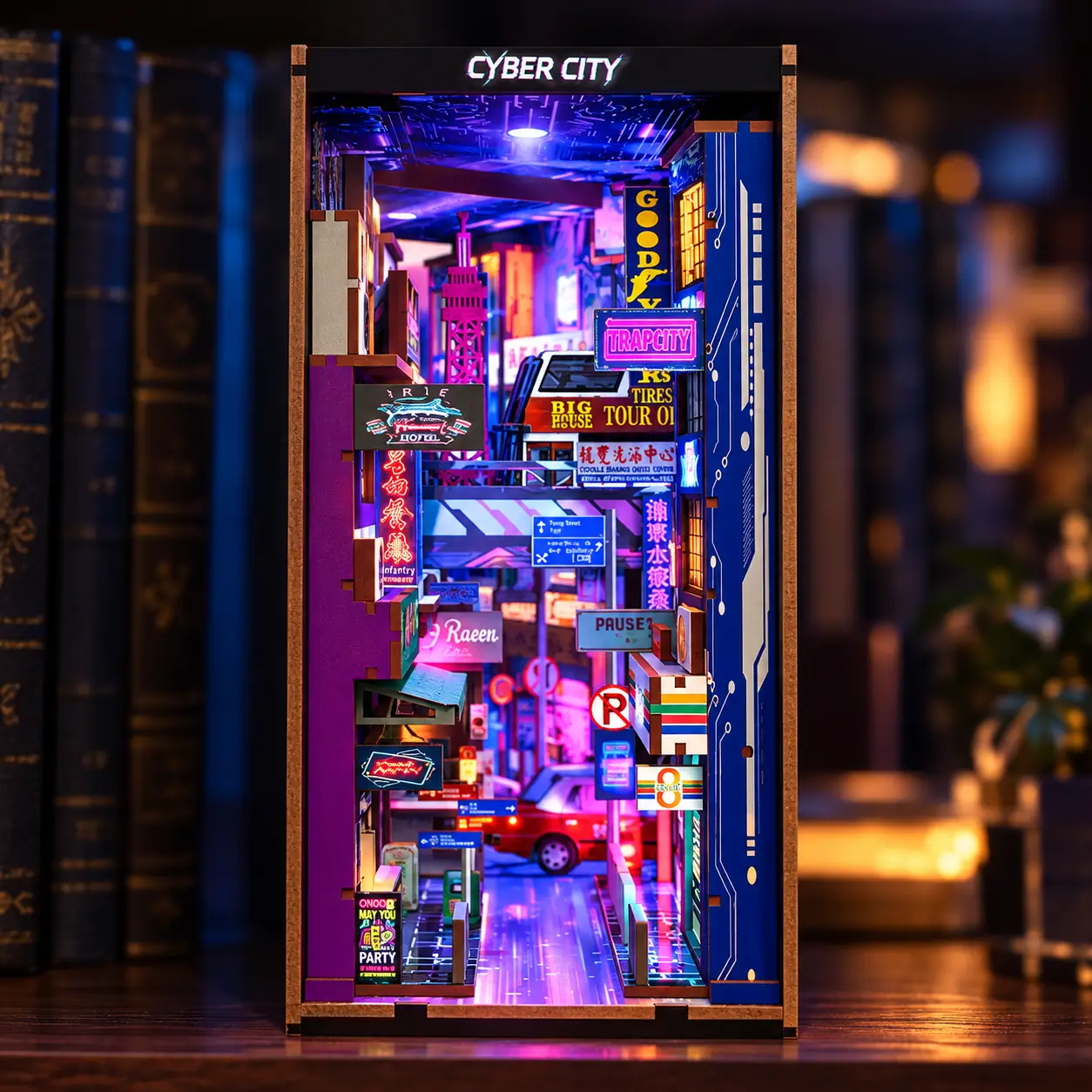 Verlichte THAR Book Nook Cyber City met kleurrijke LED-details