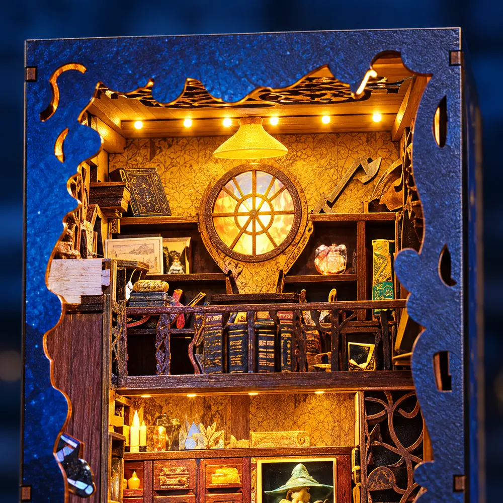 THAR Book Nook Shadowmoon Academy boveninterieur met LED