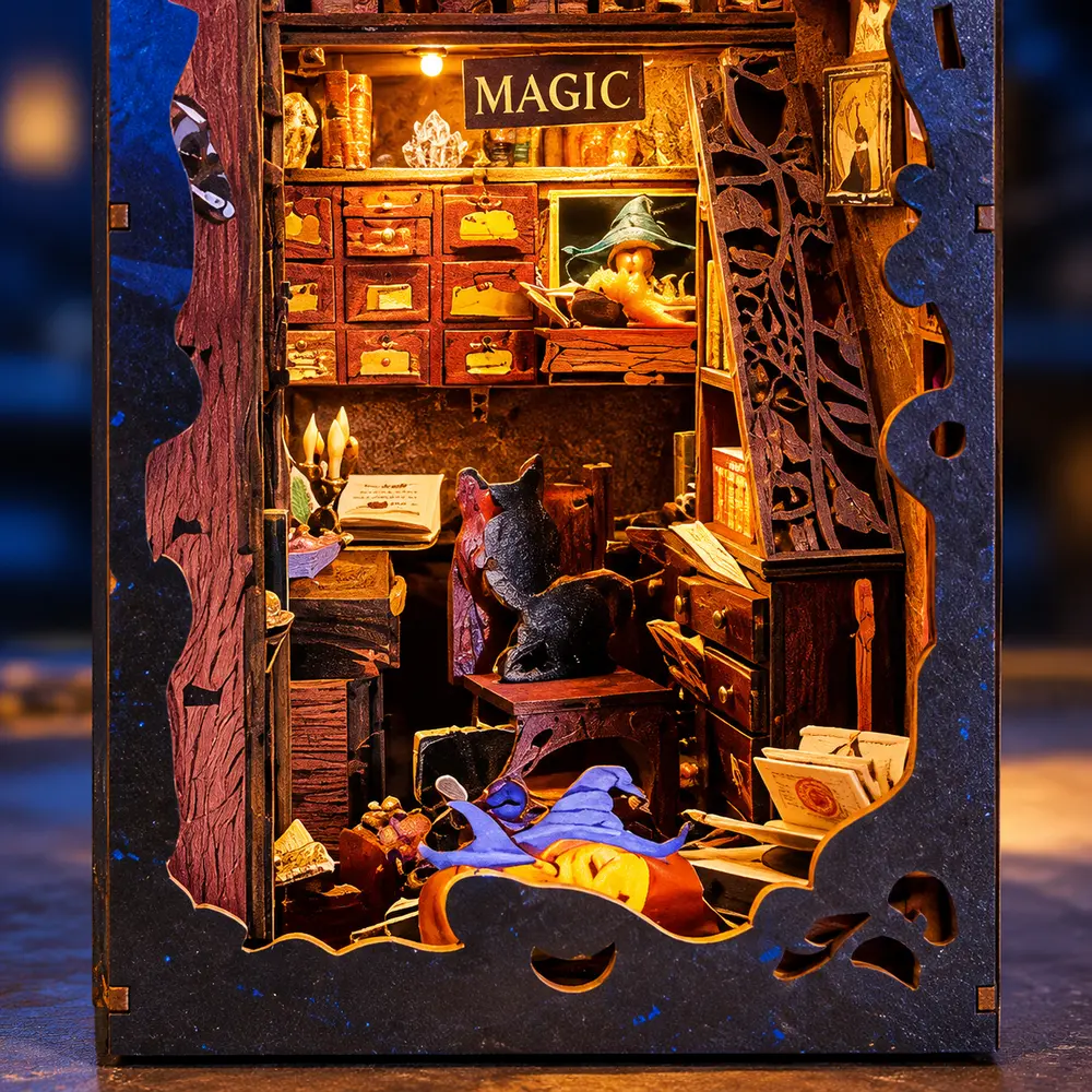 THAR Book Nook Shadowmoon Academy onderinterieur met zwarte kat