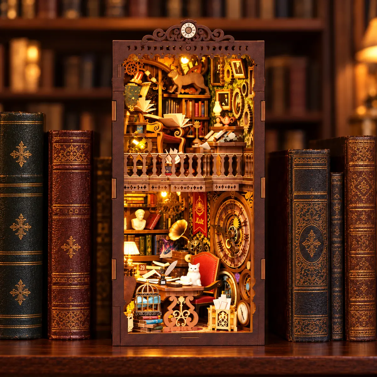 THAR Wonder Library Book Nook sfeervol geplaatst tussen boeken in een boekenkast